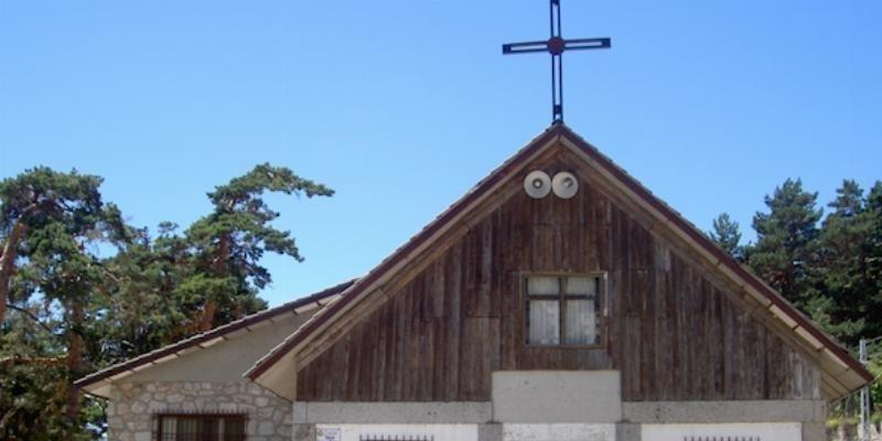 Alfonso Puche preside en la ermita de Nuestra Se&ntilde;ora de las Nieves la Misa solemne en honor a su patrona