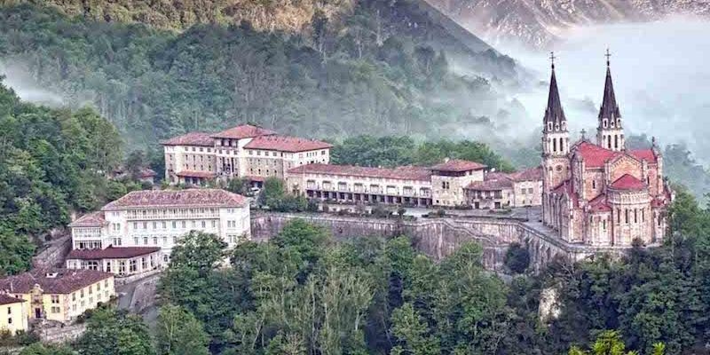 Asunción de Nuestra Señora de Colmenar Viejo peregrina con jóvenes a Covadonga