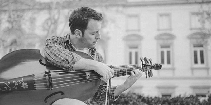 Alejandro Mar&iacute;as ofrece un concierto de viol&iacute;n en la iglesia parroquial de Montejo de la Sierra