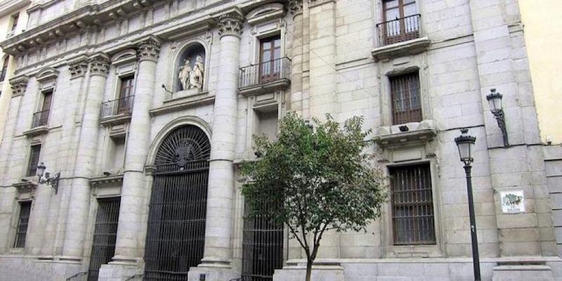 Javier Garc&iacute;a Mart&iacute;n imparte en la colegiata de San Isidro unas charlas de teolog&iacute;a b&iacute;blica