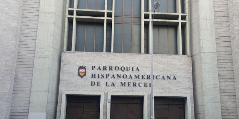 El vicario episcopal de la VIII administra el sacramento de la Confirmación en la basílica Hispanoamericana