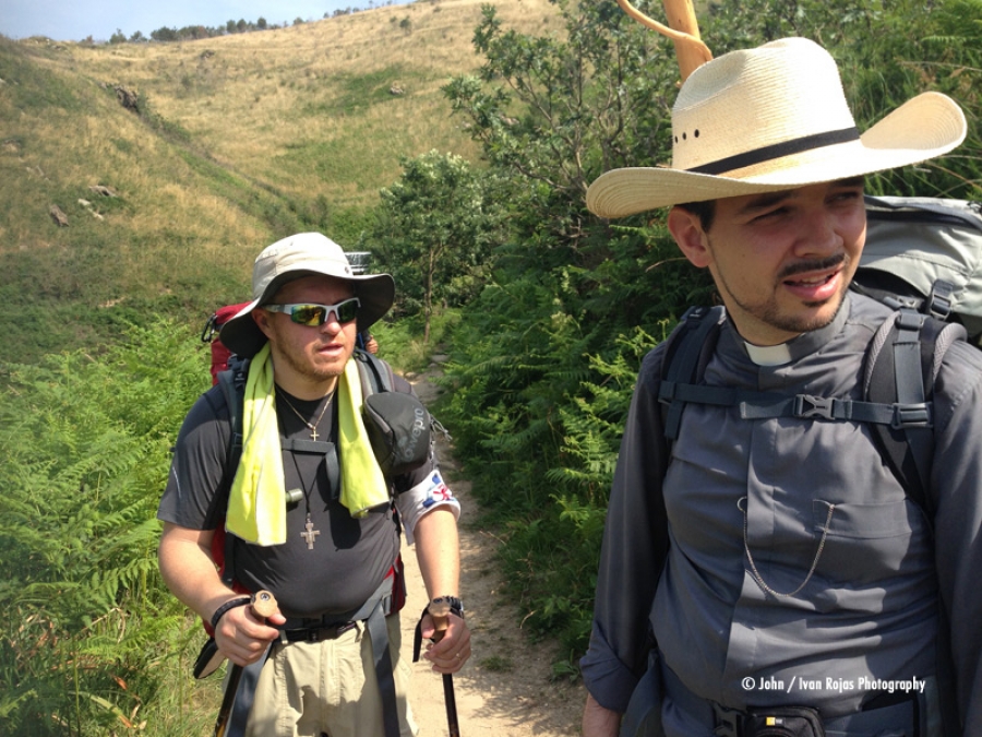 Mons. Osoro recibe a los protagonistas de la &uacute;ltima pel&iacute;cula de Cotelo