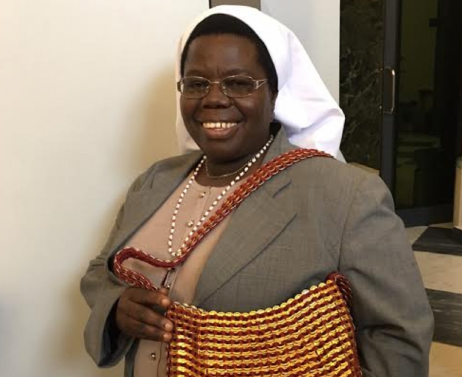 Rosemary Nyirumbe, la monja que &laquo;cose&raquo; bolsos y la vida de las ni&ntilde;as soldado