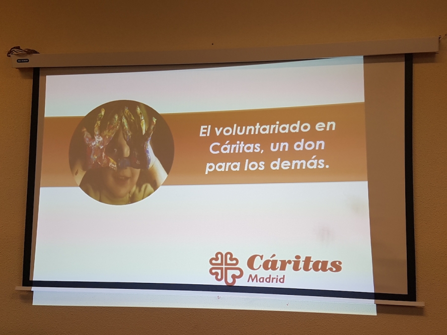 Jóvenes de la parroquia de San José se acercan a conocer la labor de Cáritas Madrid