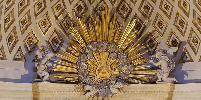 Alfonso Lozano administra el sacramento de la Confirmaci&oacute;n en el Real oratorio del Caballero de Gracia