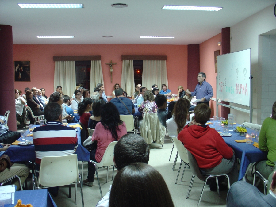 Curso ALPHA en la parroquia Santa &Aacute;ngela de la Cruz