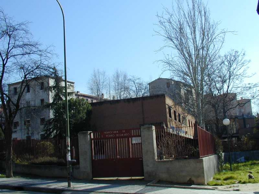 Bendici&oacute;n de un almac&eacute;n de alimentos de C&aacute;ritas parroquial en San Pedro Regalado