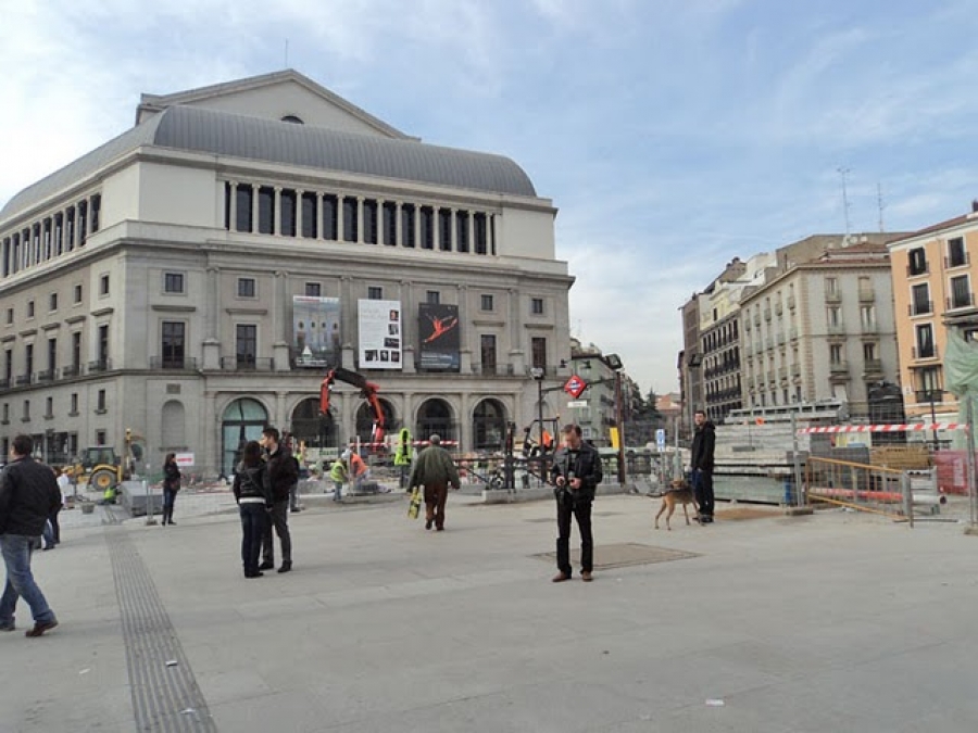 C&aacute;ritas Vicar&iacute;a III sale a la calle en la plaza de &Oacute;pera con motivo del D&iacute;a de Caridad