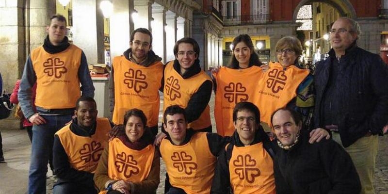 Los j&oacute;venes de C&aacute;ritas Universitaria se forman en el proyecto de Bocadillo Solidario