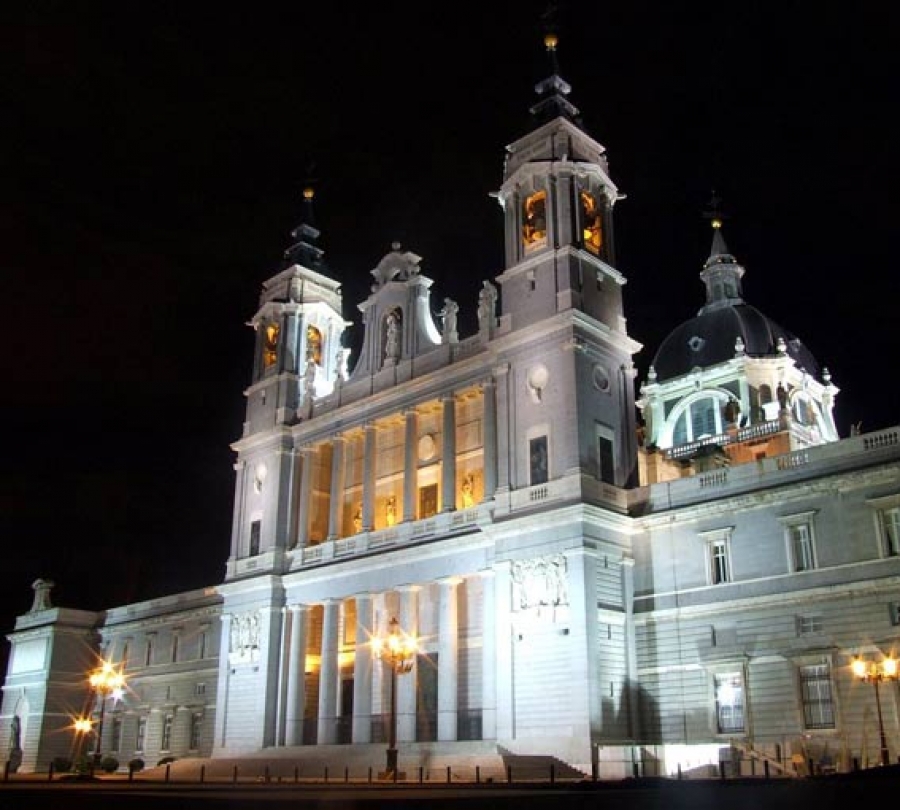 La Catedral acoger&aacute; el viernes la tradicional Vigilia mensual de Oraci&oacute;n de los j&oacute;venes con el Arzobispo