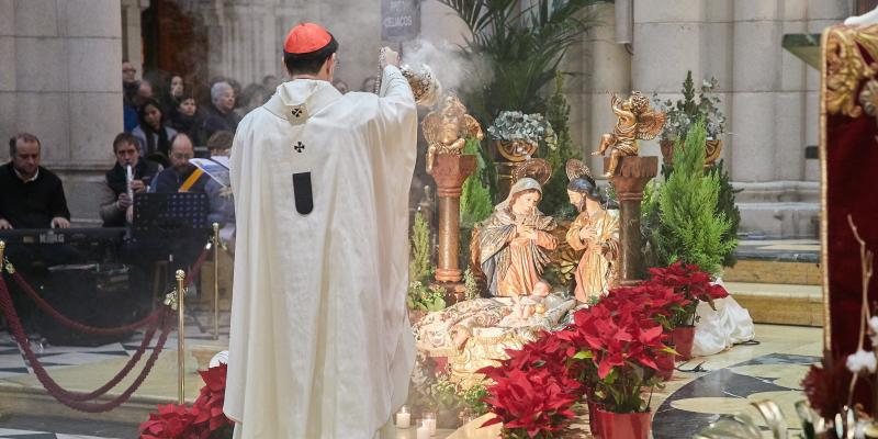 El cardenal Jos&eacute; Cobo preside la Misa de la Natividad del Se&ntilde;or en la catedral de la Almudena