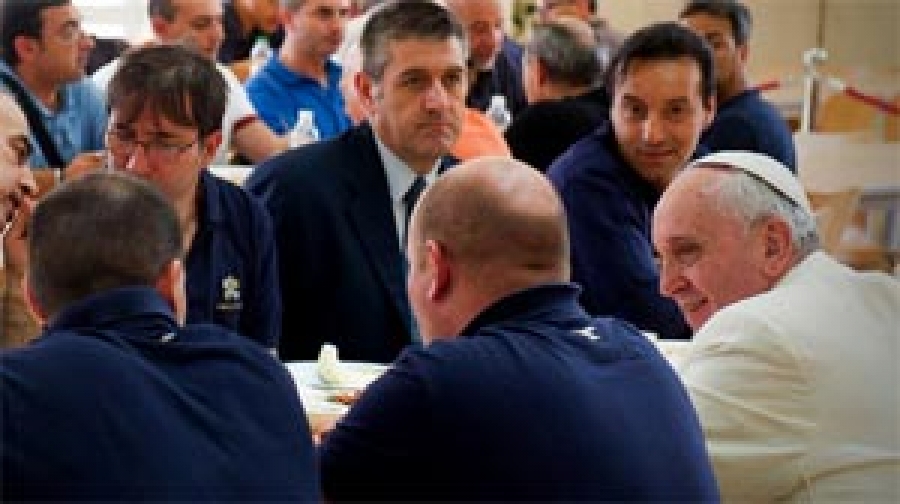 En Sta. Marta: no est&aacute; bien donar a la Iglesia y ser injusto con los trabajadores