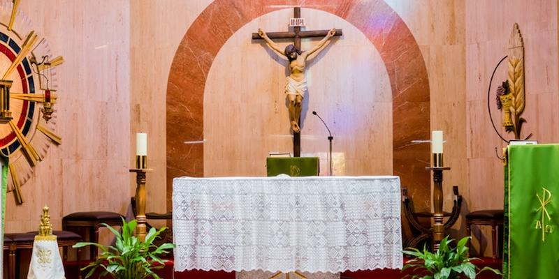 El vicario episcopal de la VIII administra el sacramento de la Confirmación en Nuestra Señora de la Vega