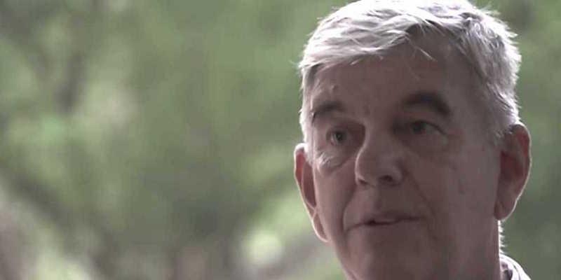 Monse&ntilde;or Kike Figaredo asiste en los teatros Luchana a la premier del documental Misi&oacute;n en Battambang