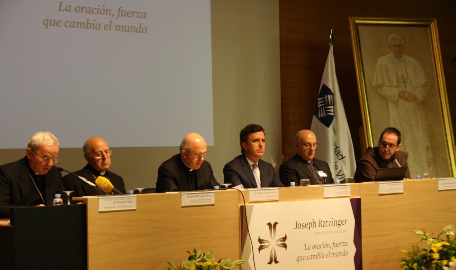 El arzobispo de Madrid subraya que «Dios no fuerza nunca al hombre» en el congreso de la fundación Joseph Raztinger en la UFV