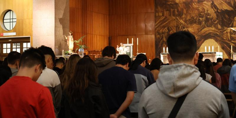 «¡Alégrate, peregrino!»: Así ha sido la partida de los jóvenes de Madrid hacia el Jubileo de Roma