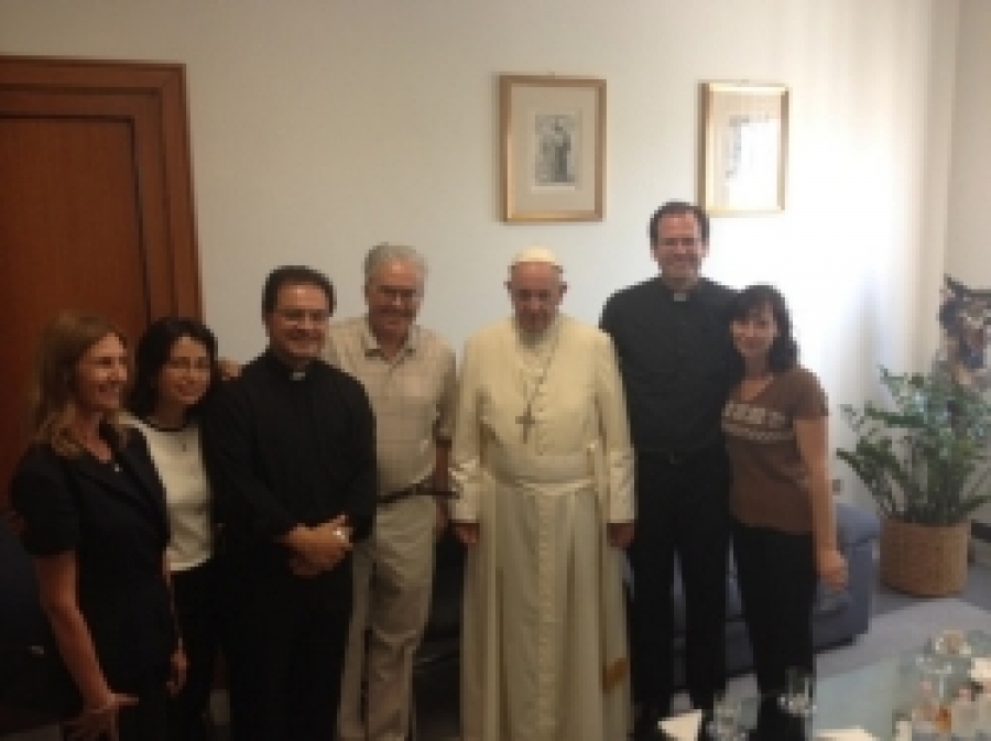 El Papa visita por sorpresa la Pontificia Comisi&oacute;n para Am&eacute;rica Latina