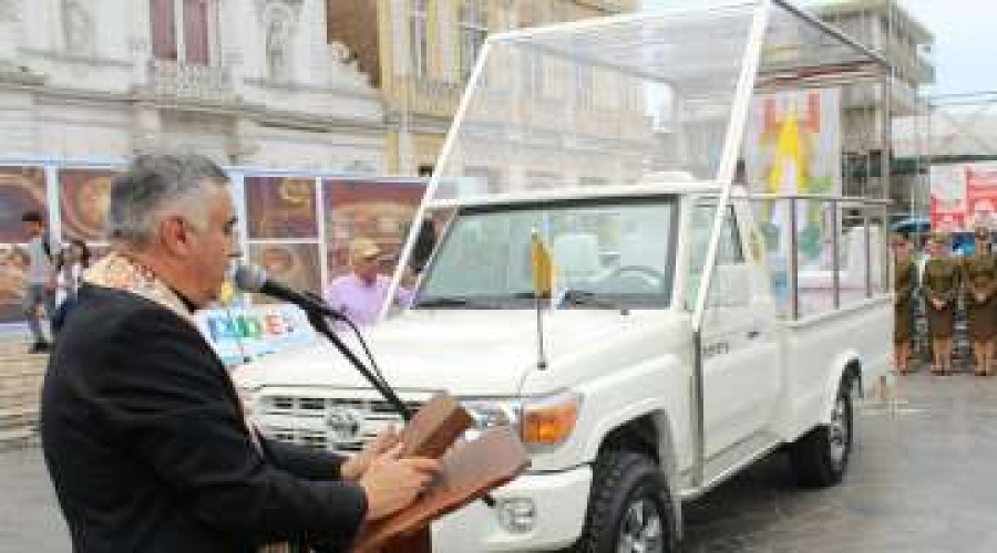 Estos son los tres papamóviles que trasladarán al Papa Francisco en Chile