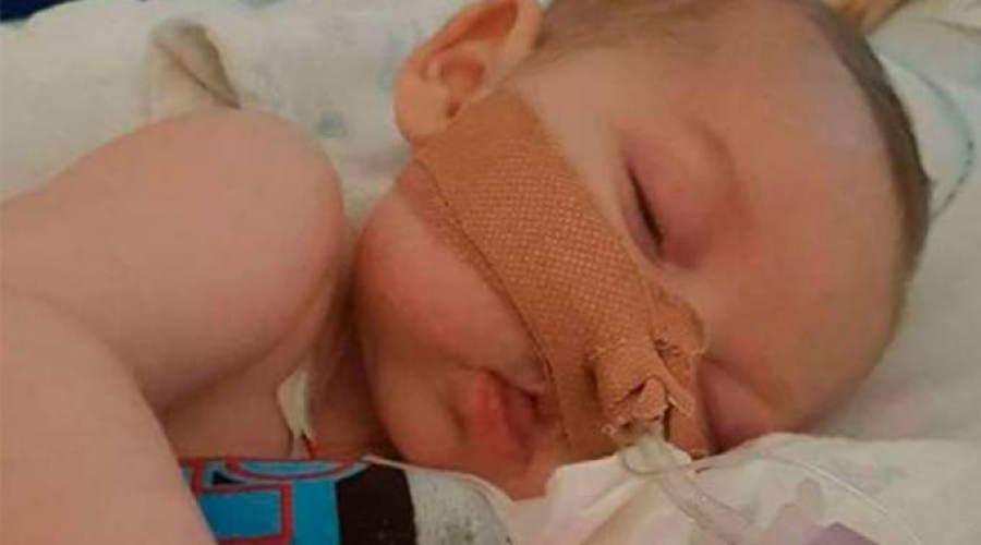 Esperanza para Charlie Gard: Neur&oacute;logo de EEUU viajar&aacute; al Reino Unido para examinarlo