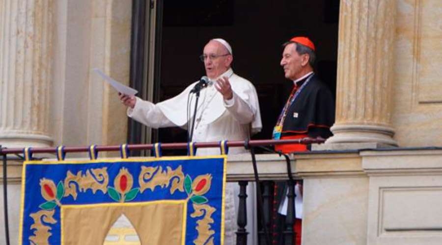 Fuego del amor de Cristo basta para incendiar el mundo, dice el Papa a j&oacute;venes en Colombia