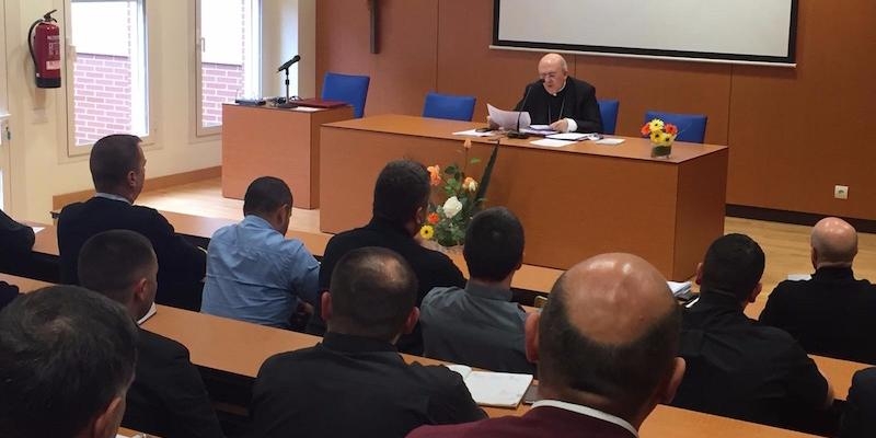 El cardenal Osoro mantiene un encuentro con los sacerdotes del Ordinariato para los fieles orientales en España