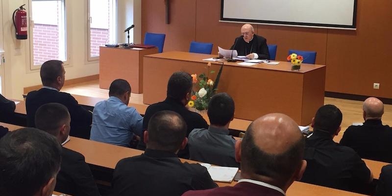 El cardenal Osoro mantiene un encuentro con los sacerdotes del Ordinariato para los fieles orientales en Espa&ntilde;a