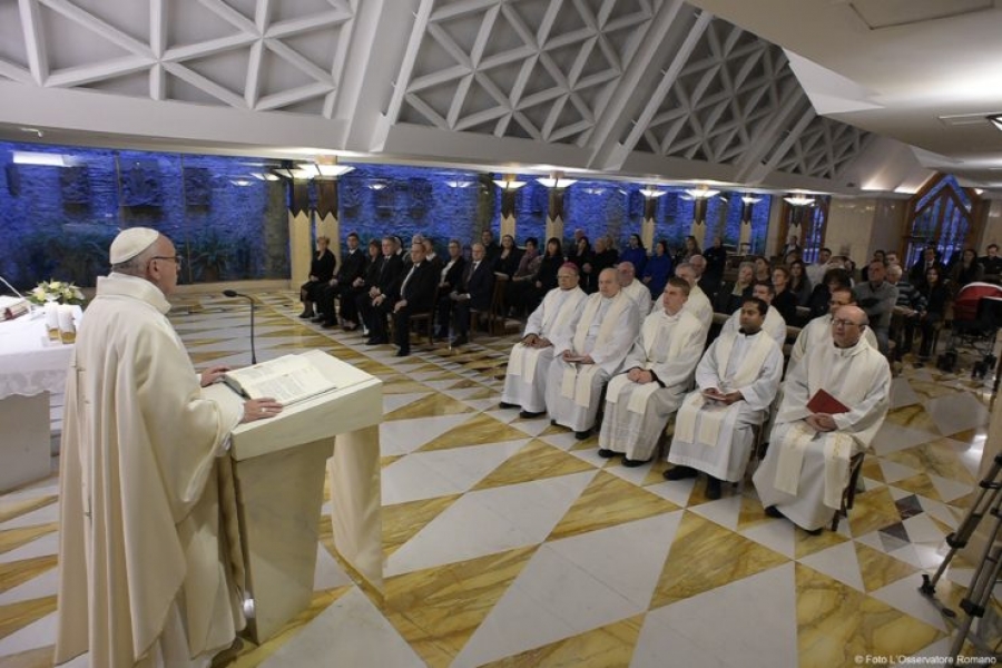 El Papa en Santa Marta: El Reino de Dios no es una &laquo;religi&oacute;n del espect&aacute;culo&raquo;