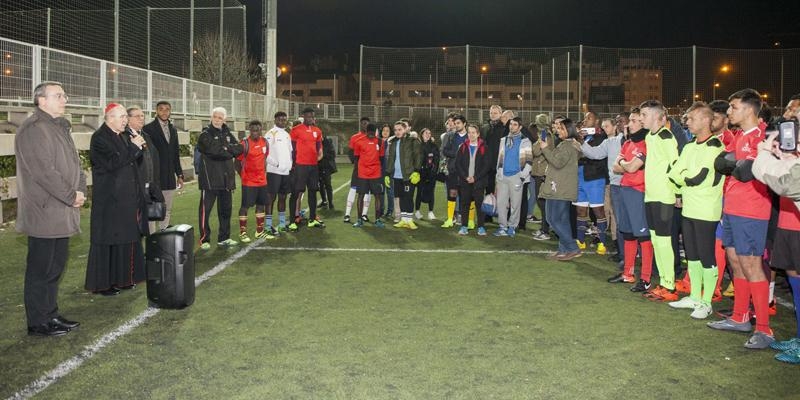 El cardenal Osoro felicita a los ganadores del Torneo de Apertura de la Liga de F&uacute;tbol de la Vicar&iacute;a IV