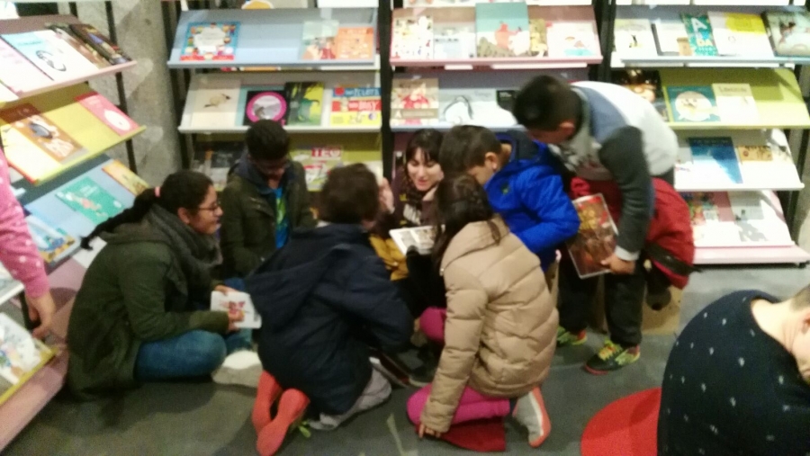 La colonia urbana de C&aacute;ritas Vicar&iacute;a III viaja al pa&iacute;s de las Maravillas