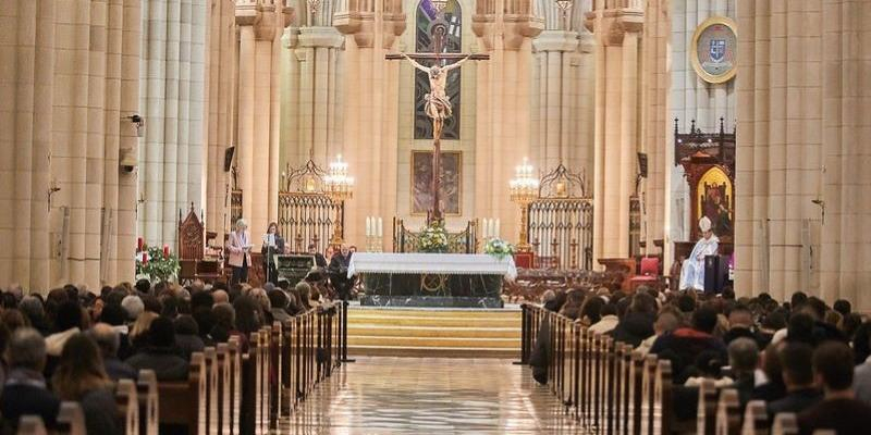 La catedral de la Almudena acoge este sábado la vigilia de la Inmaculada con el lema “María, consuelo de los afligidos”, con la mirada puesta en las víctimas de la DANA