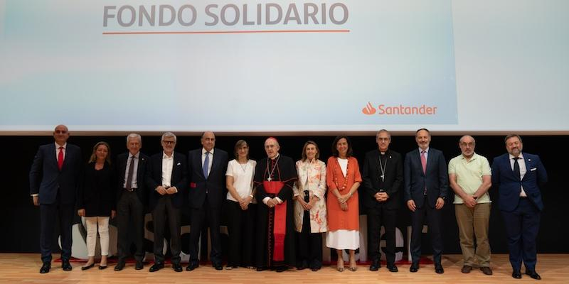 El cardenal Osoro asiste a la entrega del fondo solidario del Banco Santander