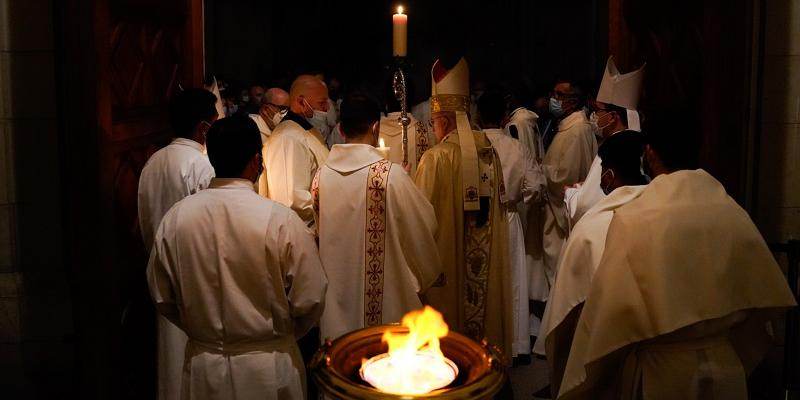 Cardenal Osoro en la Vigilia Pascual: «Llevemos la Resurrección a la vida cotidiana»