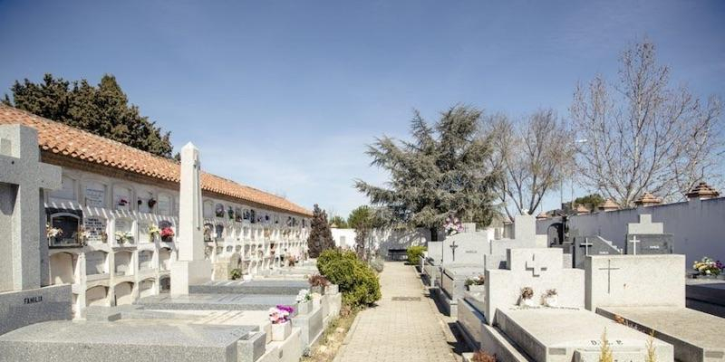 Monse&ntilde;or Mart&iacute;nez Camino preside la Misa en el cementerio de Aravaca en la solemnidad de Todos los Santos