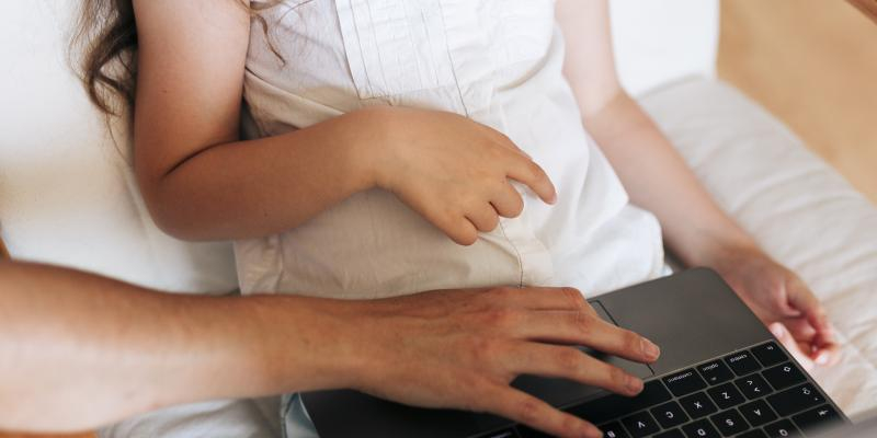 Fomentar una «verdadera cultura del buen trato» y prevenir riesgos digitales, claves de la clase de José Luis Segovia, vicario episcopal de Pastoral