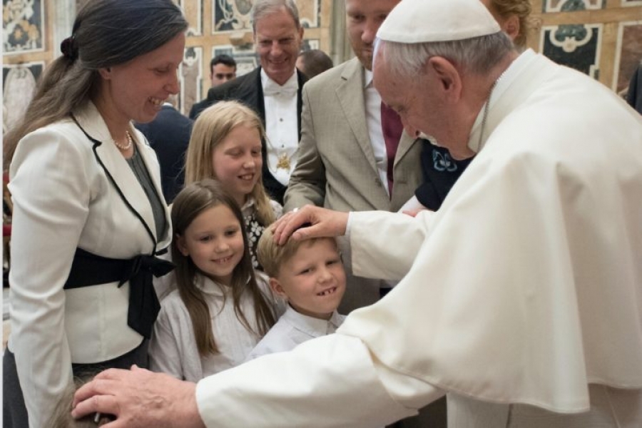 Francisco invita a los europeos a promover la familia, &ldquo;el tesoro m&aacute;s precioso&rdquo; que tienen