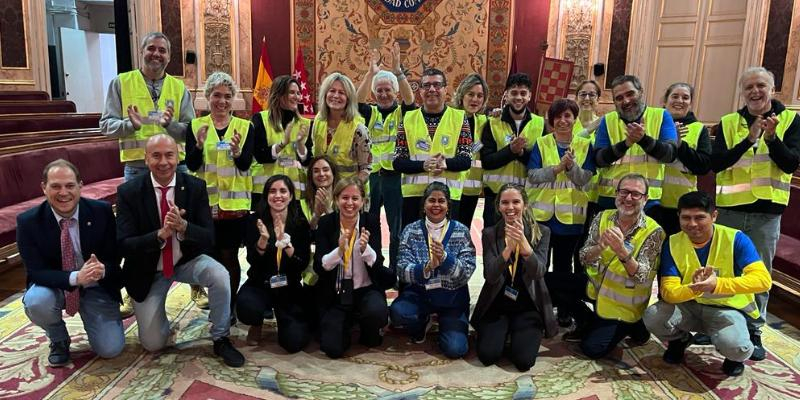 Trabajadores y voluntarios de Mensajeros de la Paz la Nochebuena pasada