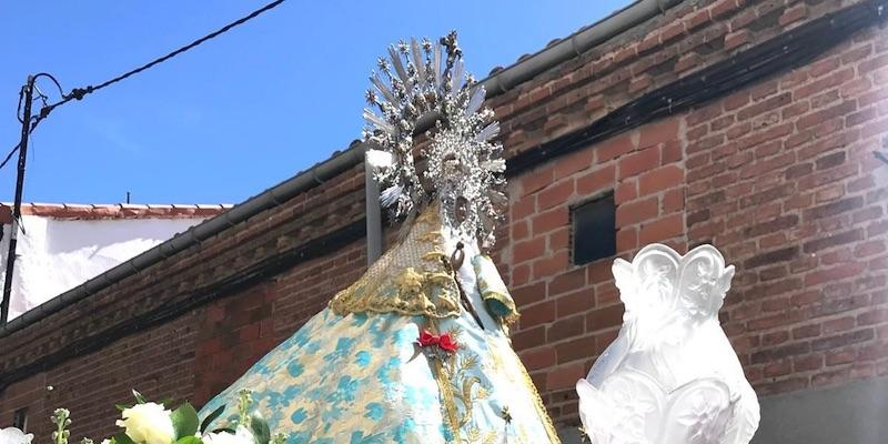 La Hermandad de Nuestra Señora de Valverde despide mayo con el tradicional rosario de la aurora