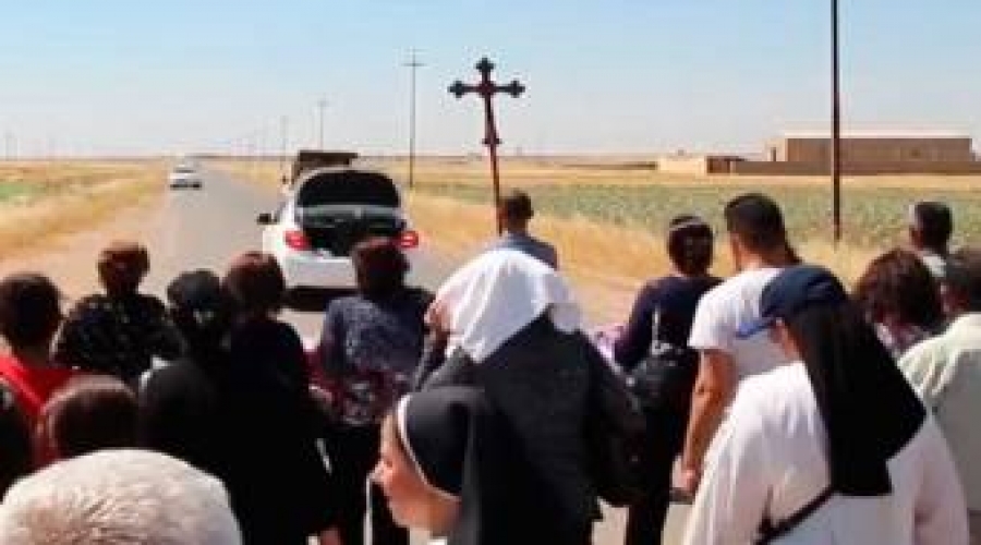 El sol abrasador no impidi&oacute; peregrinaci&oacute;n cristiana de acci&oacute;n de gracias en Irak