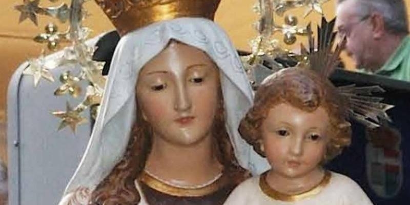 El padre Santiago Cantera predica la novena en honor a la Virgen del Carmen en el convento de las carmelitas de San Lorenzo de El Escorial