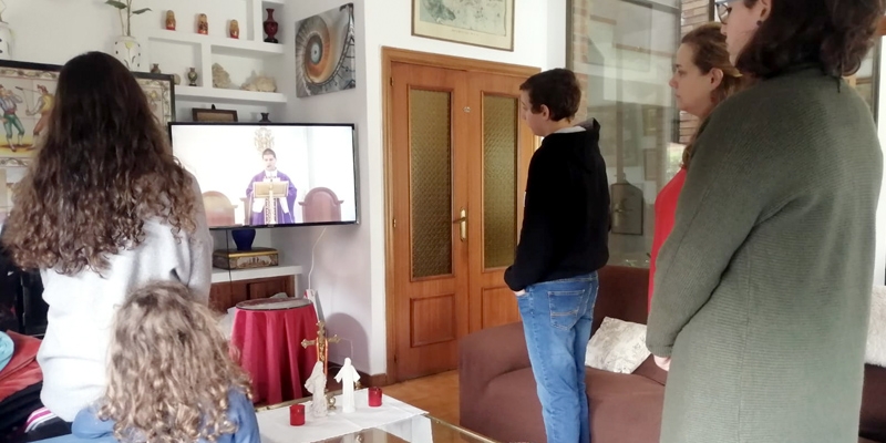 Sant&iacute;simo Corpus Christi de Las Rozas emite la Misa por YouTube