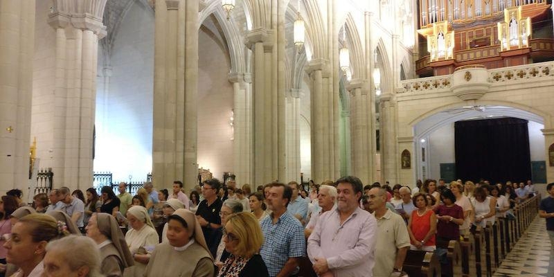 Monse&ntilde;or Santos Montoya preside en la catedral la Misa de env&iacute;o de profesores