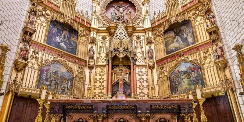 Santa Cruz de Atocha celebra su fiesta patronal con Misa solemne y bendición con la reliquia del Lignum Crucis