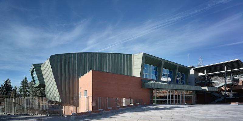 El arzobispo de Madrid administra el sacramento de la Confirmaci&oacute;n a alumnos del colegio Retamar