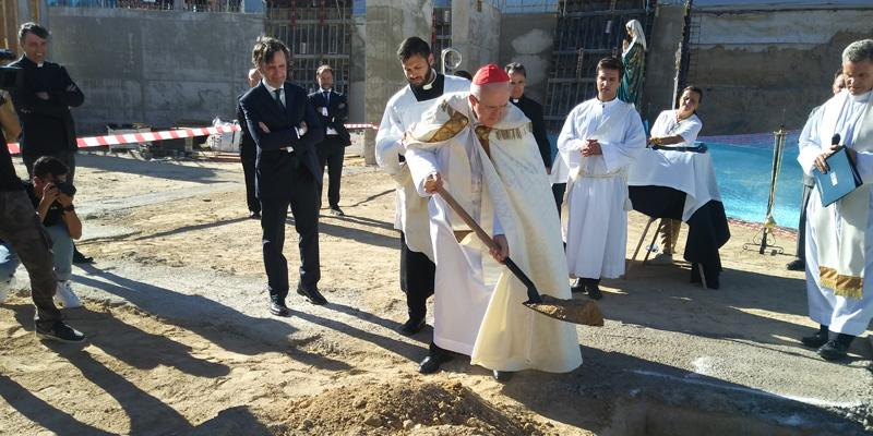 El cardenal Osoro bendice la primera piedra de la nueva capilla de la UFV, un lugar para «llenar de sentido» la vida de los universitarios