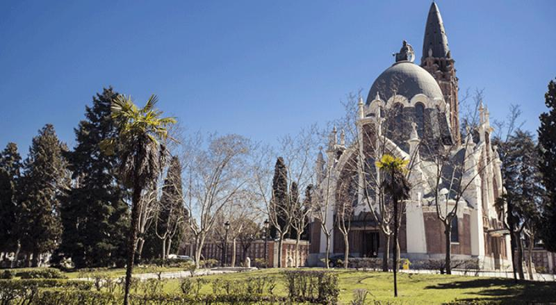 El cardenal José Cobo preside un responso y una Eucaristía en la capilla Cementerio Nuestra Señora de la Almudena, en la solemnidad de Todos los Santos