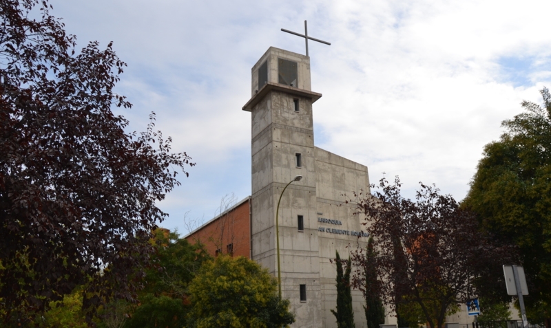 Monseñor José Cobo visita la parroquia de San Clemente Romano