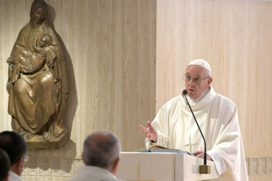 Santa Marta: «Ayudar a levantarse a quien tiene necesidad»