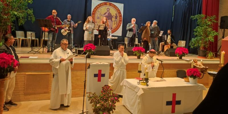 El cardenal junto a Paulino Alonso, capell&aacute;n de Soto del Real