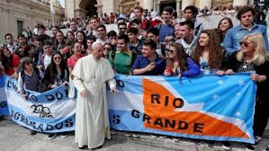 Audiencia general: Es indispensable reavivar la alianza entre la familia y la comunidad cristiana