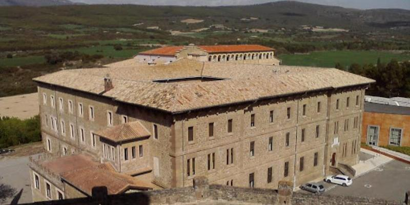 El padre Santiago Arzubialde dirige una tanda de ejercicios espirituales para sacerdotes en Javier